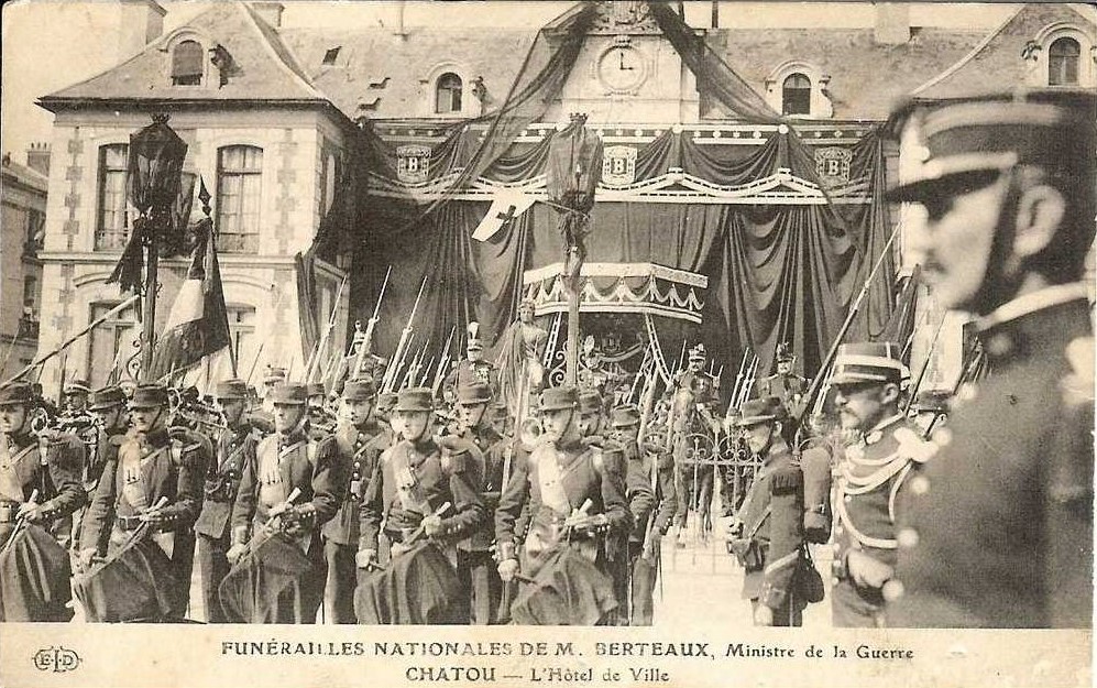 Chatou Gare 105c Funérailles Berteaux 1911.jpg